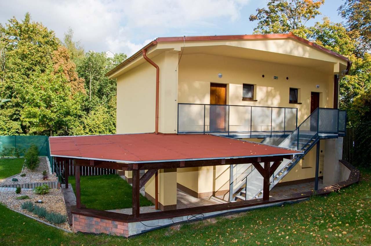 Apartmany Nad Parkem Broumov Luaran gambar