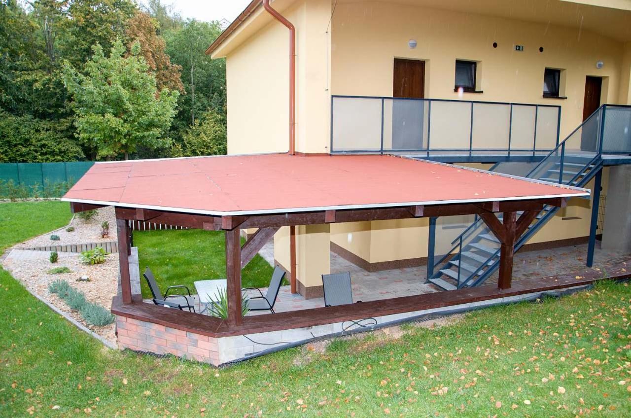 Apartmany Nad Parkem Broumov Luaran gambar