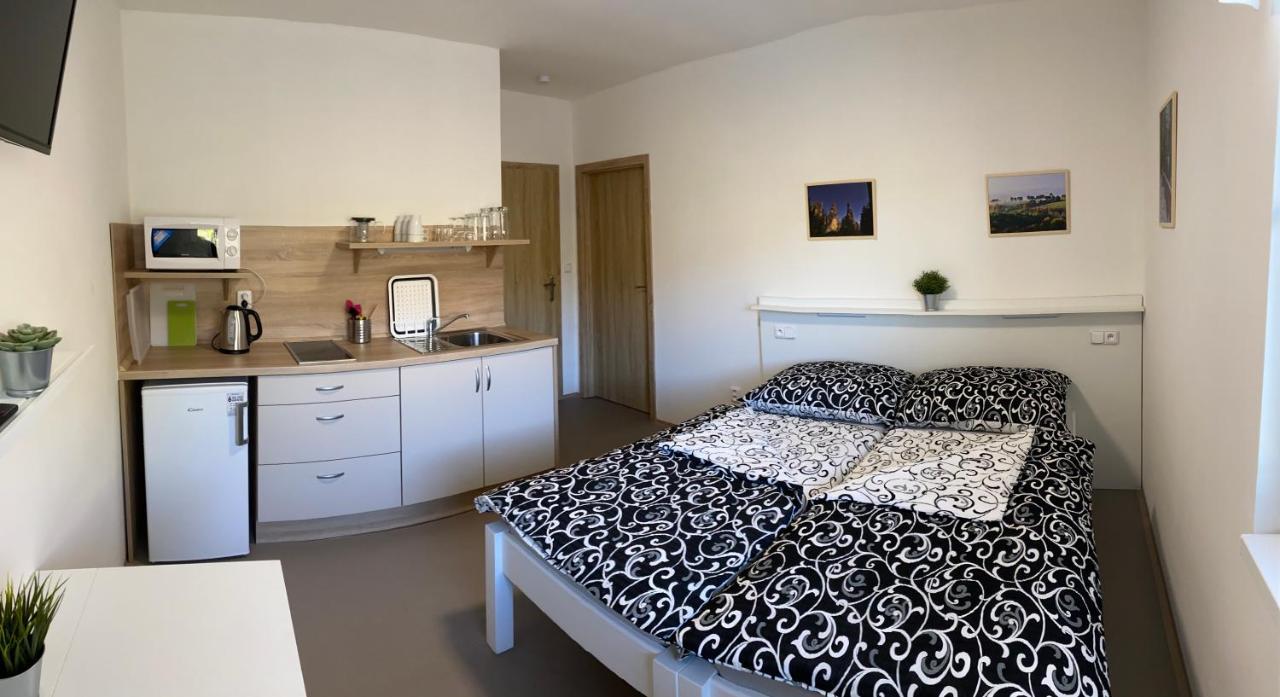 Apartmany Nad Parkem Broumov Luaran gambar