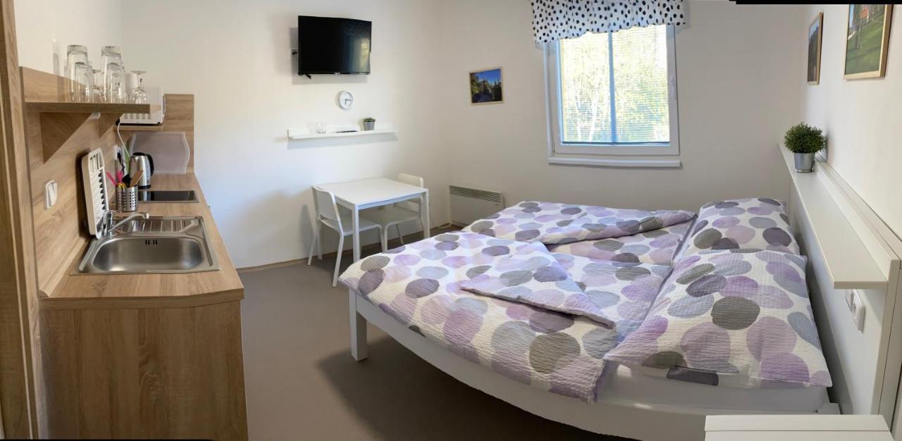 Apartmany Nad Parkem Broumov Luaran gambar